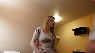 Домашнее порно с поревом замужней проститутки с толстым мужиком