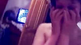 Мужик в позе наездницы поимел жену соседа в заросшую манду